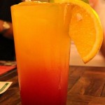Como se llama el trago que se prepara con vodka, jugo de naranja y frutilla