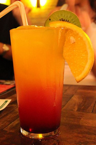 Como se llama el trago que se prepara con vodka, jugo de naranja y frutilla Sex On The Beach
